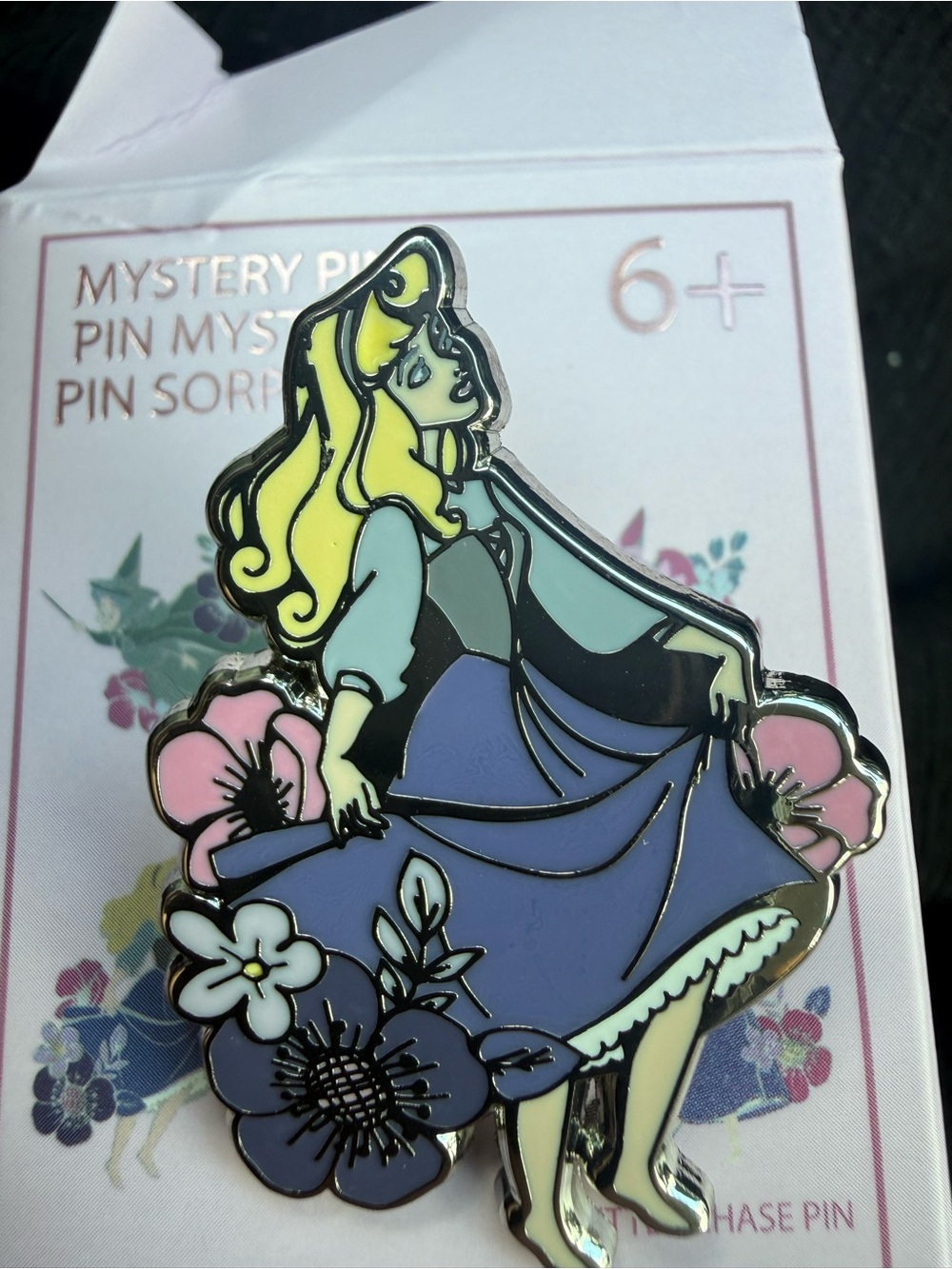 Hot topic sleeping beauty pin Aurora